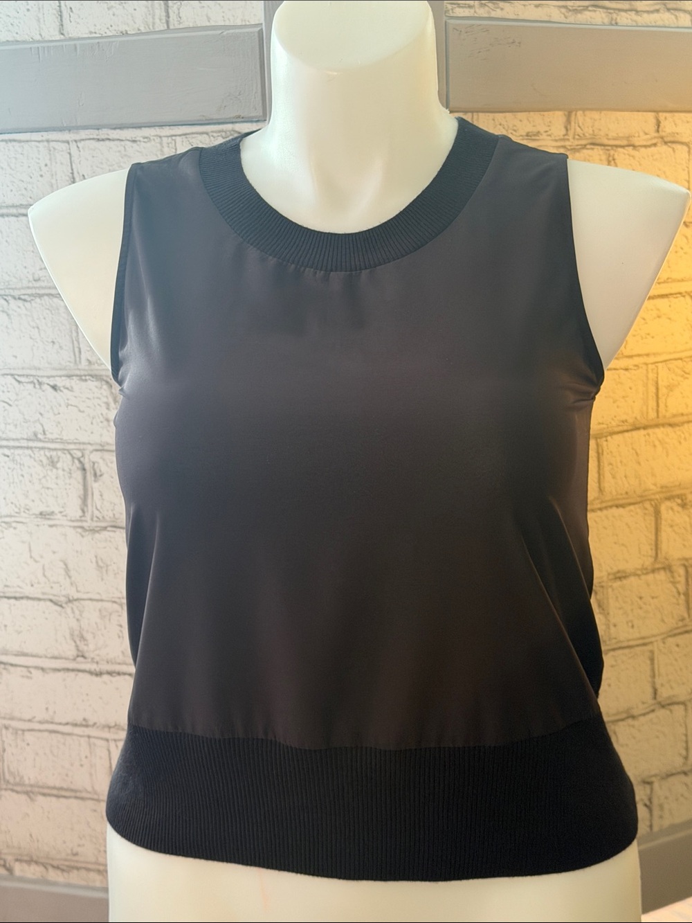 Athleta Black Sleeveless Knit-Trim Tank